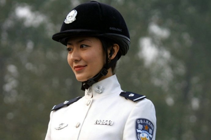 最美女骑警来了