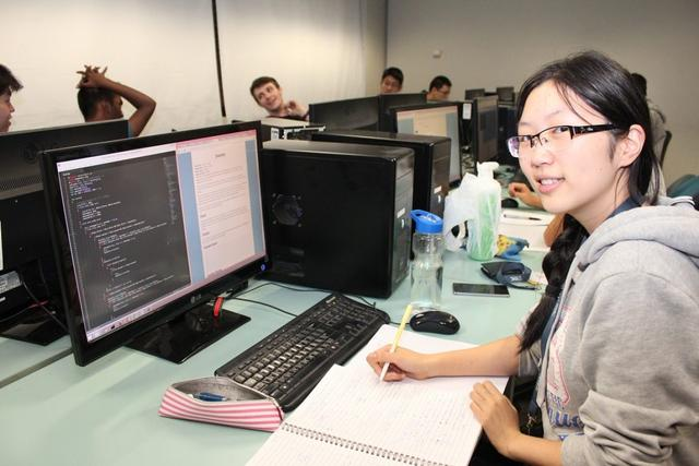 学霸 | 华人女生代表澳洲出征信息学奥赛
