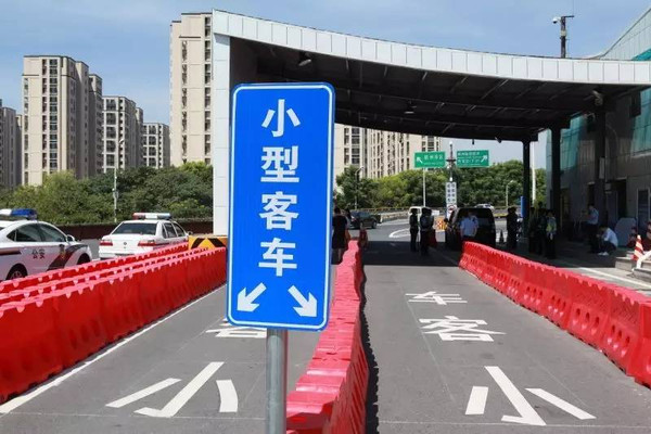 汽车 正文  从彭埠收费站下高速之后,前方300米就是公安检查站.