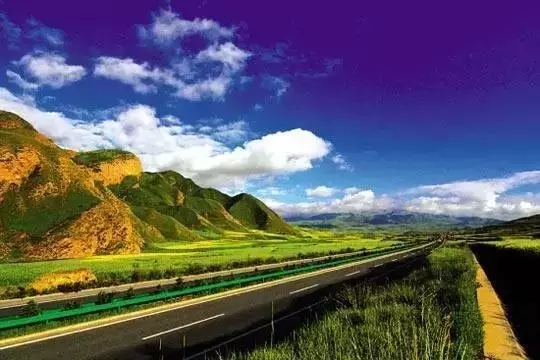 旅游 正文  它就是中国最美的天路——109国道(即京拉路) 东北起于