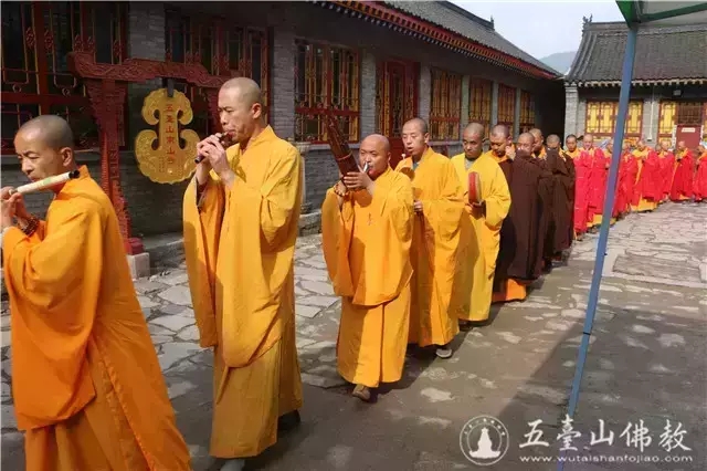 住持果祥法师主法五台山殊像寺僧人在法会上演奏五台山青庙音乐金阁寺