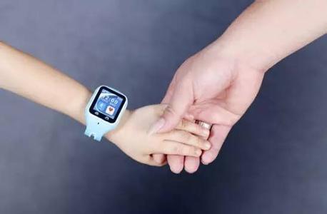 给孩子买个儿童智能手表,真的对孩子有好处吗