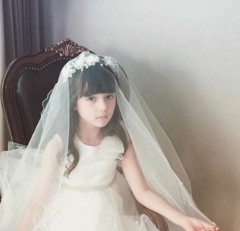 韩国七岁小模特走红,从小就美是什么样的体验