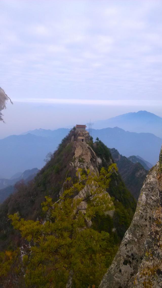 险过华山,秦岭库峪太兴山铁庙正确的登山姿势