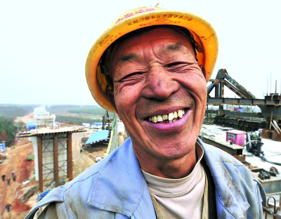感动2016年农民工的笑容满满都是正能量