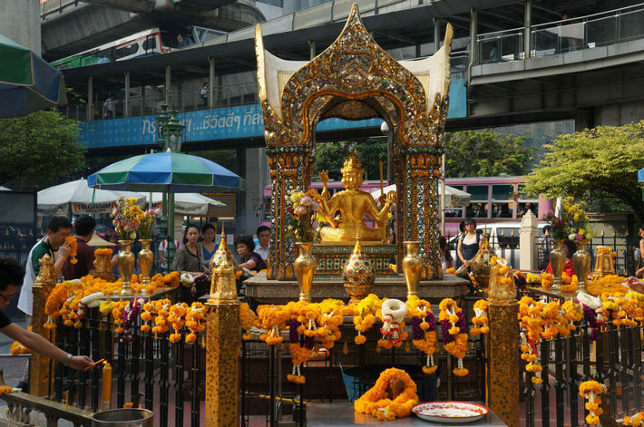 泰国四面佛,据说是世界上最灵验的神佛之一
