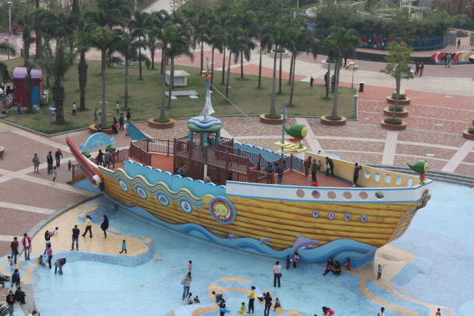 2005年3月立项,2009年6月1日开工建设的"儿童乐园"位于福田区园博园