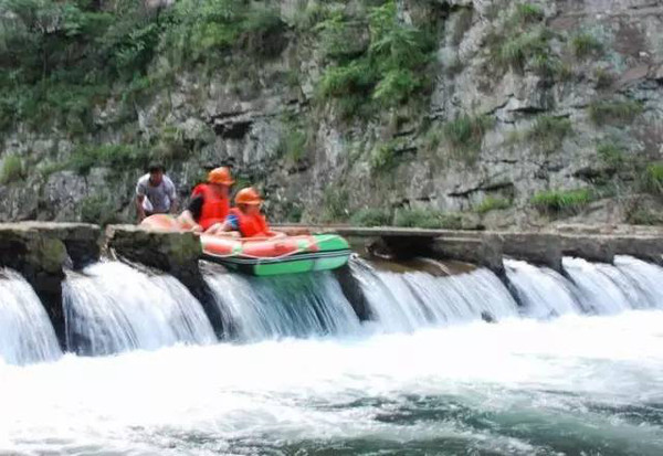 其它 正文     周边地区 山东 沂水·地下大峡谷溶洞漂流    沂水