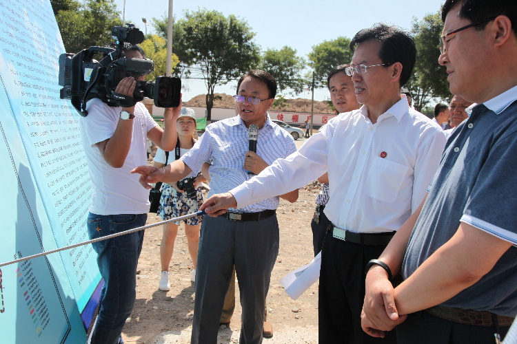 贠建民督查合水县棚户区改造和防汛工作