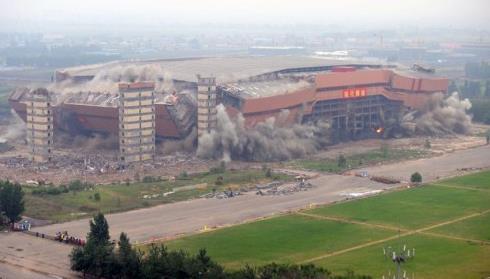 耗资超8亿亚洲最大室内足球场闲置后,惨遭拆除