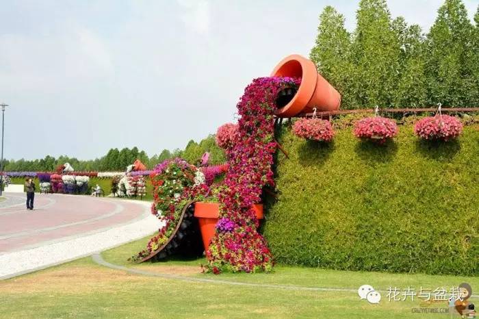 这种创意在大型的花园造型非常常见,也让人感觉非常舒服,看着很喜欢.