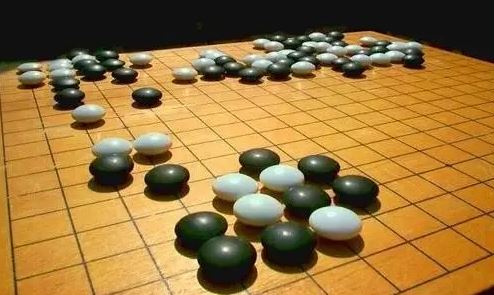 (围棋只有黑白两子,博弈了上千年)