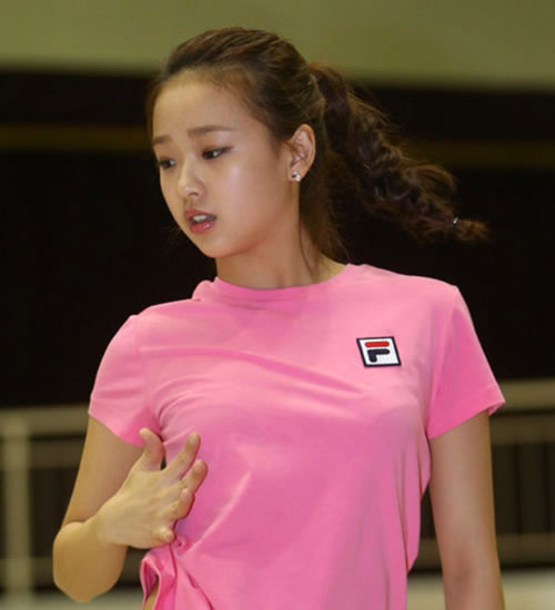 孙妍在相信很多朋友都认识了,这位韩国体操萝莉早在前几年就频繁地在