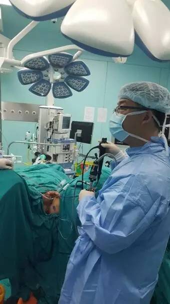 我院应用电子输尿管软镜技术成功开展复杂上尿路结石手术