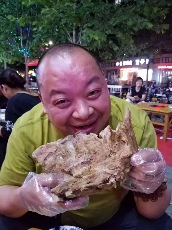 餐饮这样做?不火才怪!后厨只用3个人?每月销售