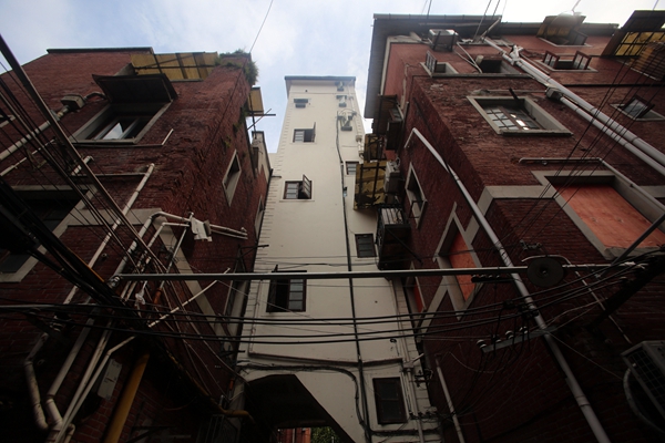上海39平米水塔房改成"空中别墅" 面临拆除