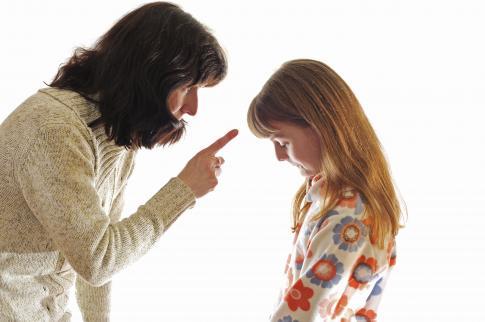 警惕:最容易伤害孩子自尊心的十大父母行为