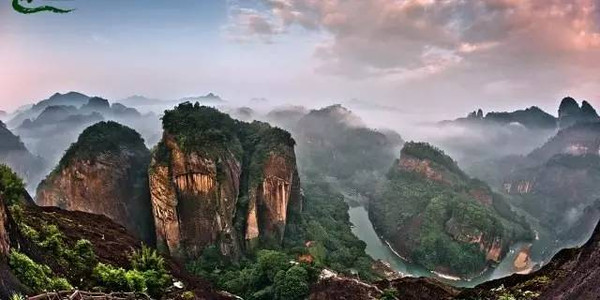 不争不抢与世独立,大多数同学都喜欢去她家武夷山,接触大自然的风光!