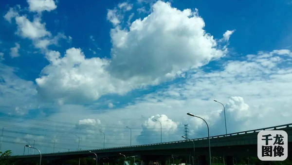 东五环附近雨过天晴的美丽天空(季节摄 千龙网发)