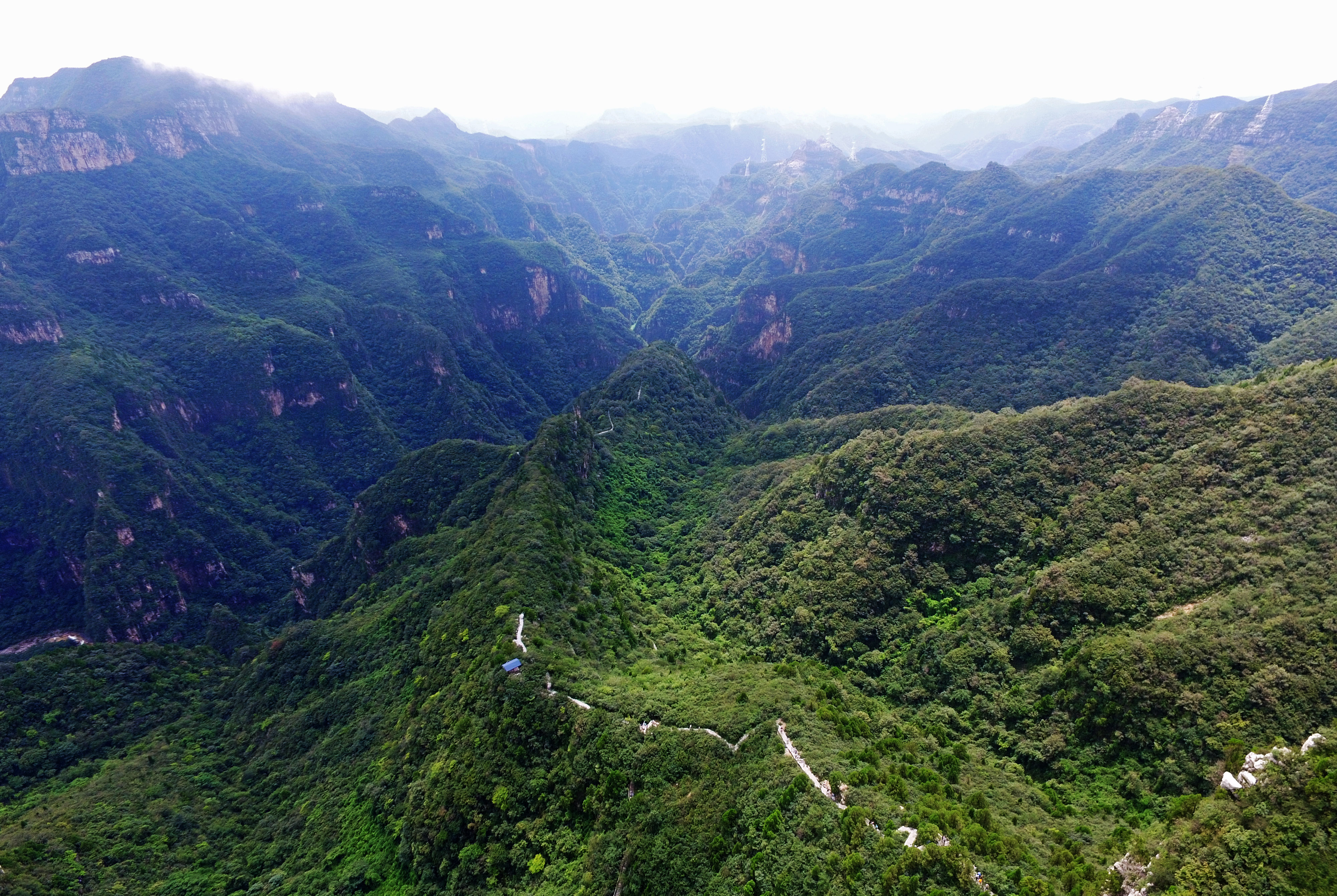 无人机航拍雨后太行山笔走龙蛇景