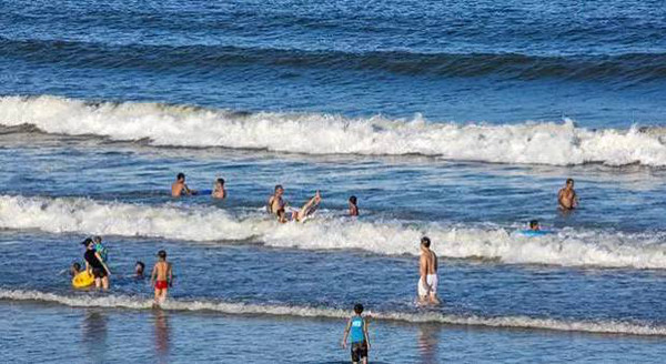 在海边怎么搭土窖_海边风景图片