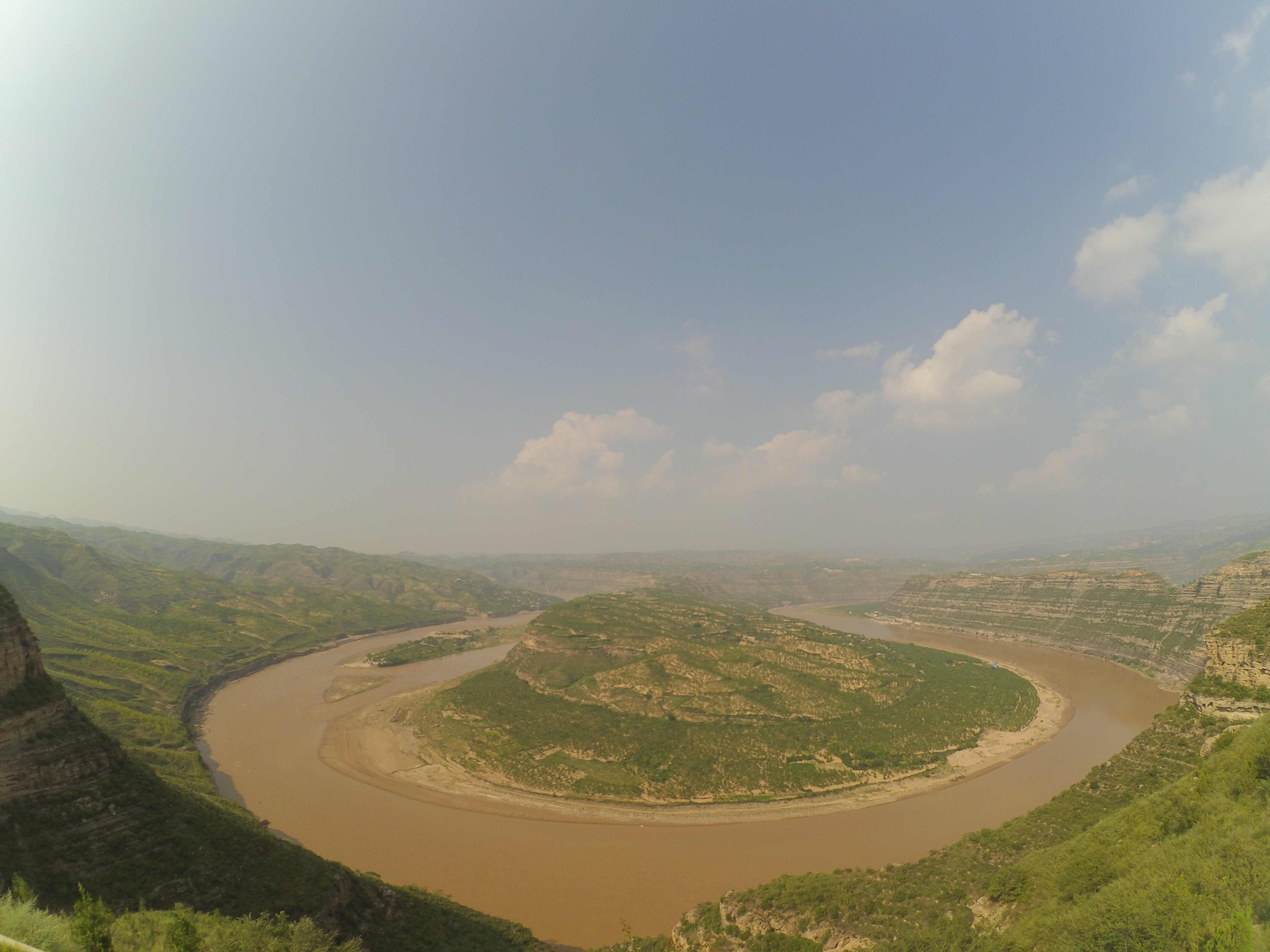 旅游 正文  今天,随"旅游到延川"全媒体采风团来到延川县乾坤湾景区