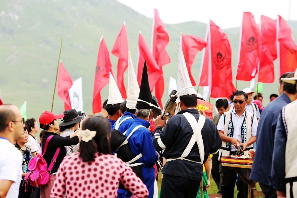 贵州威宁看彝族人如何祭祀山神