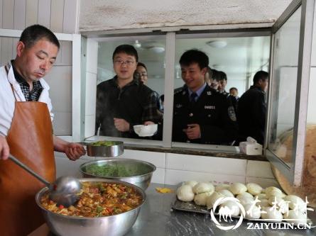 绥德公安局警务保障室加强夏季食堂饮食安全管理