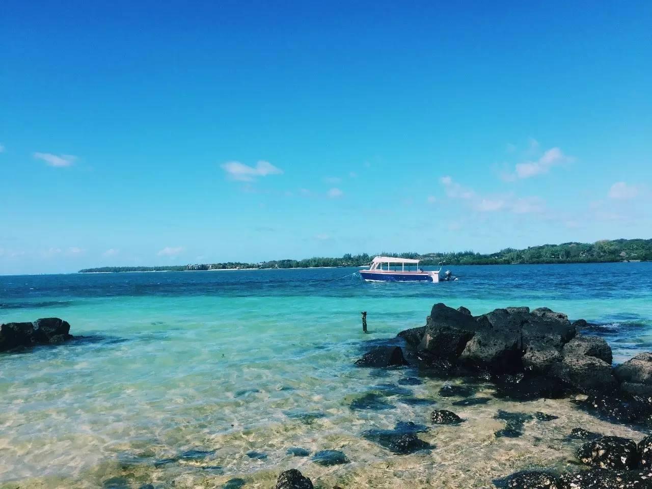 旅游 正文  鹿岛,是必去的"天堂群岛"之一,位于毛里求斯东侧的一个小