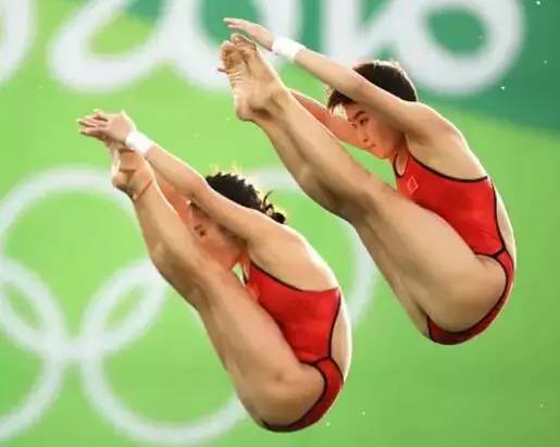 跳水女子双人10米台,陈若琳,刘蕙瑕摘金!中国队实现该项目五连冠.