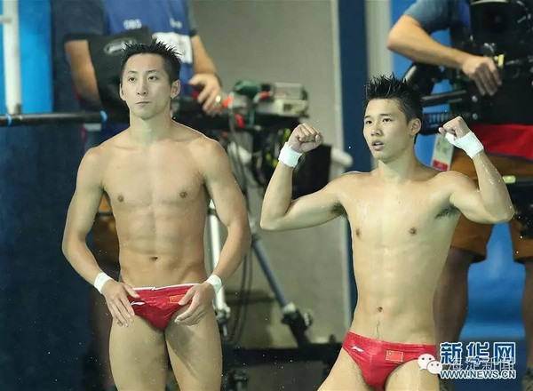 林跃(左)/陈艾森在比赛中