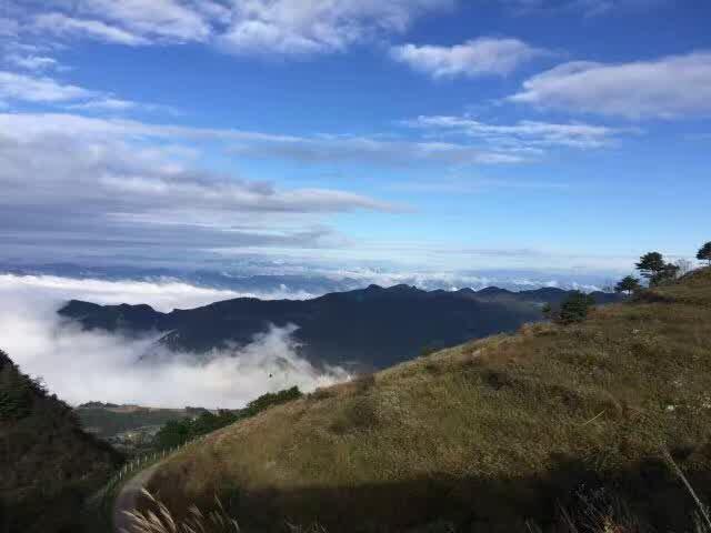 位于湖北宜昌夷陵区与远安县,当阳市的交汇处 宜昌百里荒自驾车路线