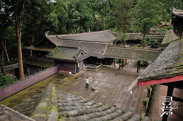 "那年的烟花—峨眉山秘境之旅