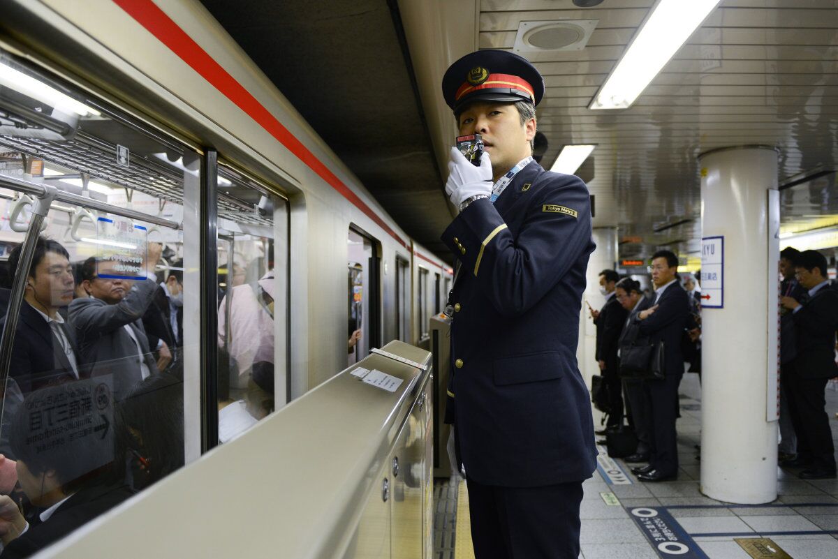 到了日本留学或旅游 坐地铁可别晕了哦!
