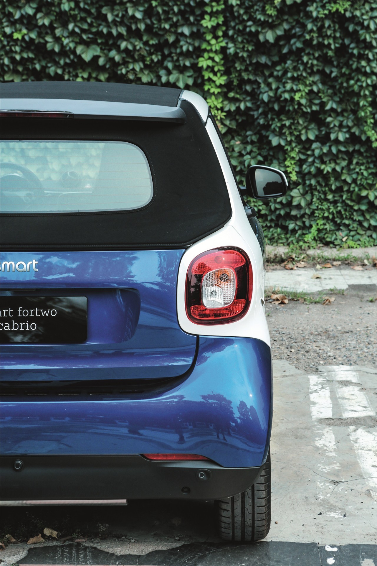 飞奔出城的smart fortwo cabrio