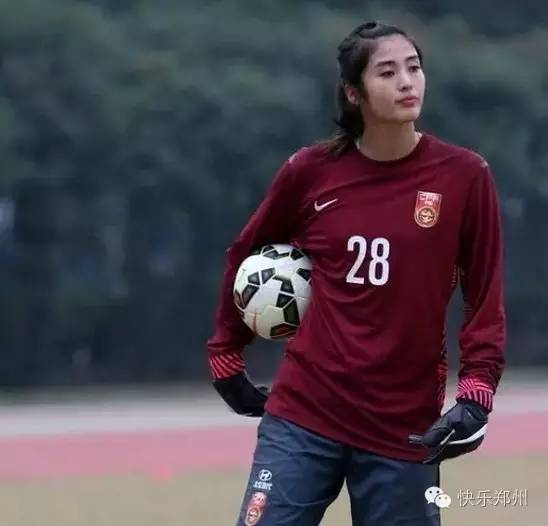 赵丽娜,国家女子足球队运动员,1991年生,身高1.