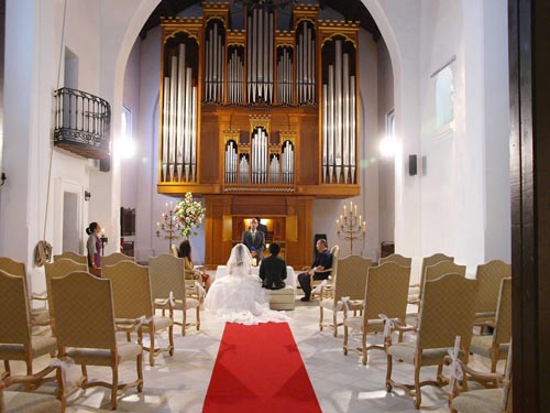 木椅为证 扇语传情 浅谈西班牙婚礼习俗