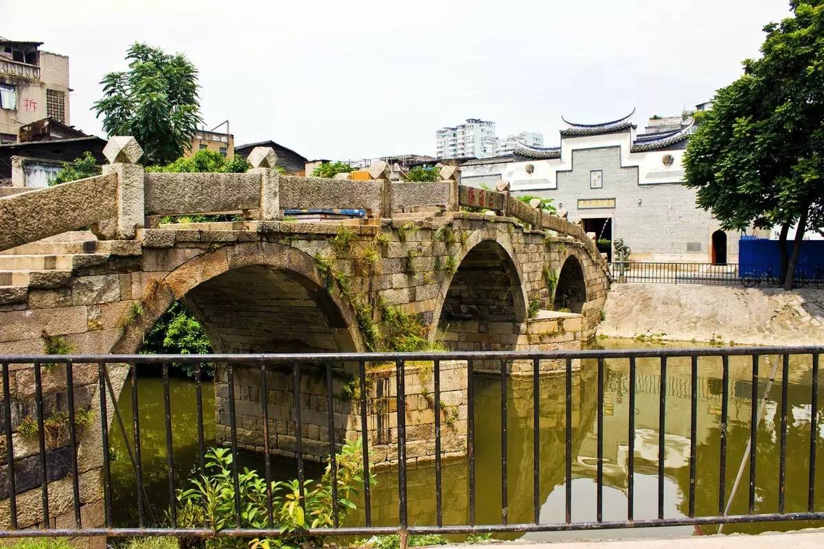 正文  台江的上杭路和下杭路及其附近街区,俗称"双杭",指的是从小桥头