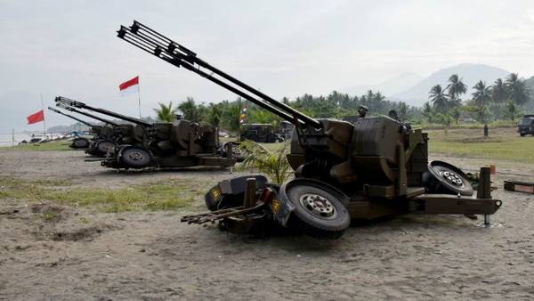 外媒称印尼海军陆战队试射中国90式高炮系统