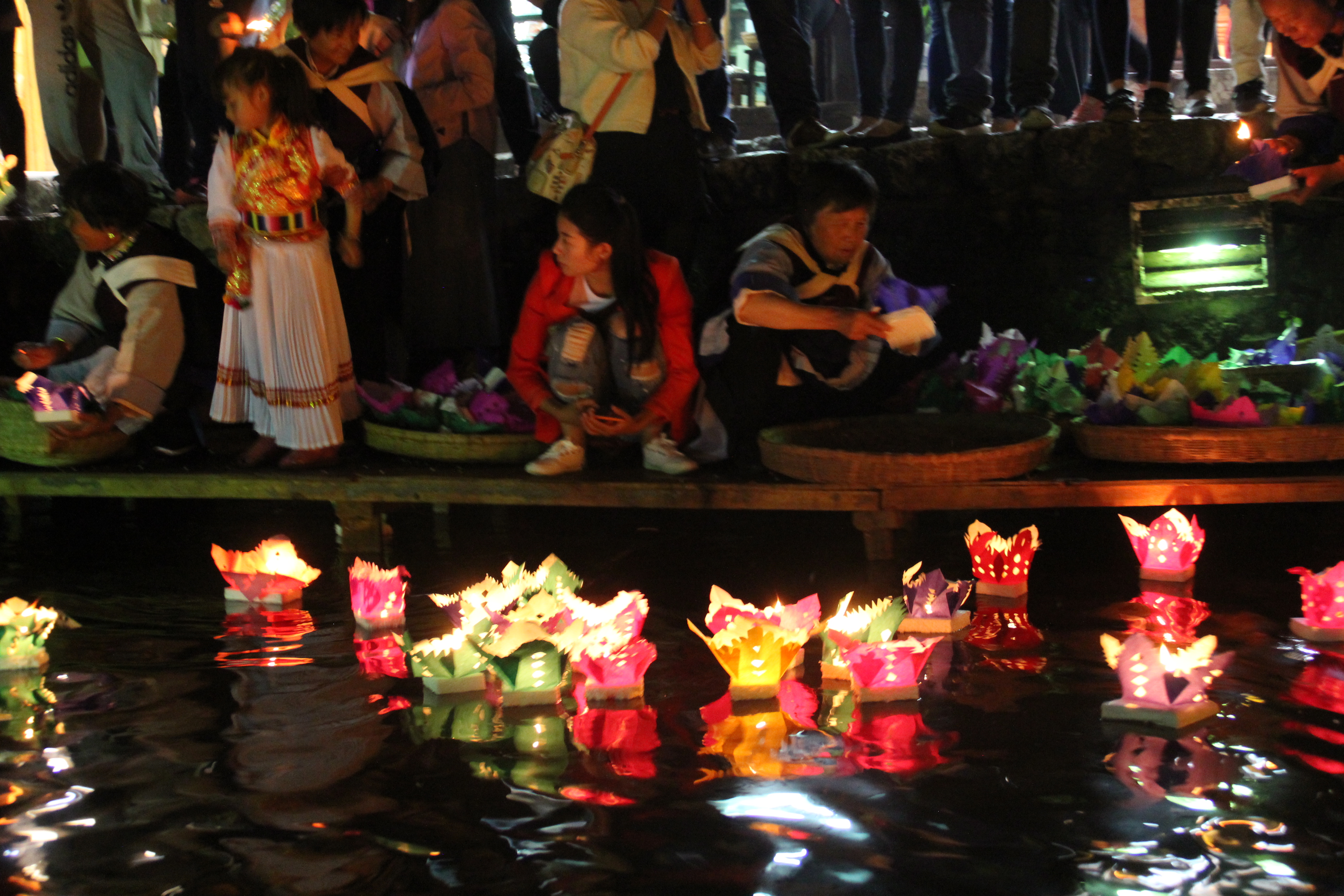 数千盏河灯流光溢彩这么美的丽江古城你竟错过了