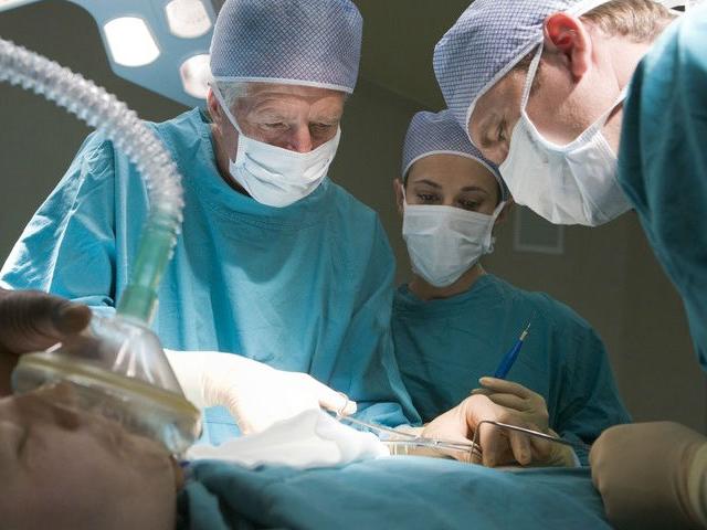 美国外科医生被指控误切非手术病人的肾脏