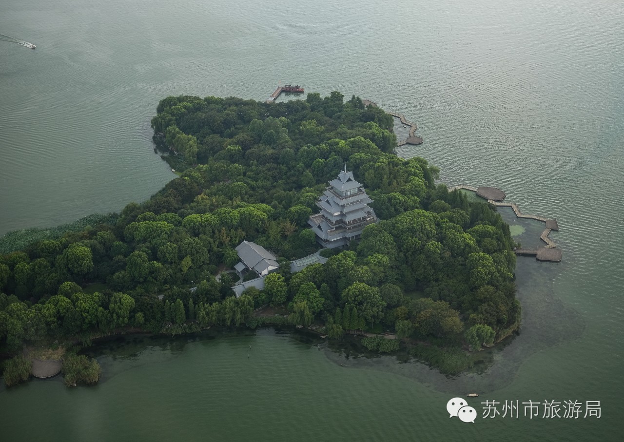 金鸡湖湖心有两个岛,这是其中之一玲珑岛全景.