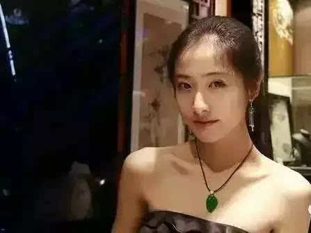 中国最年轻的翡翠女神她将翡翠的美演绎到极致