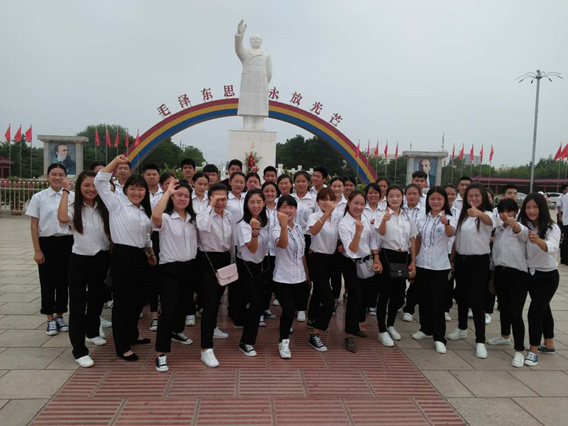 郑州外资学校师生赴南街村和喜盈盈集团参观学