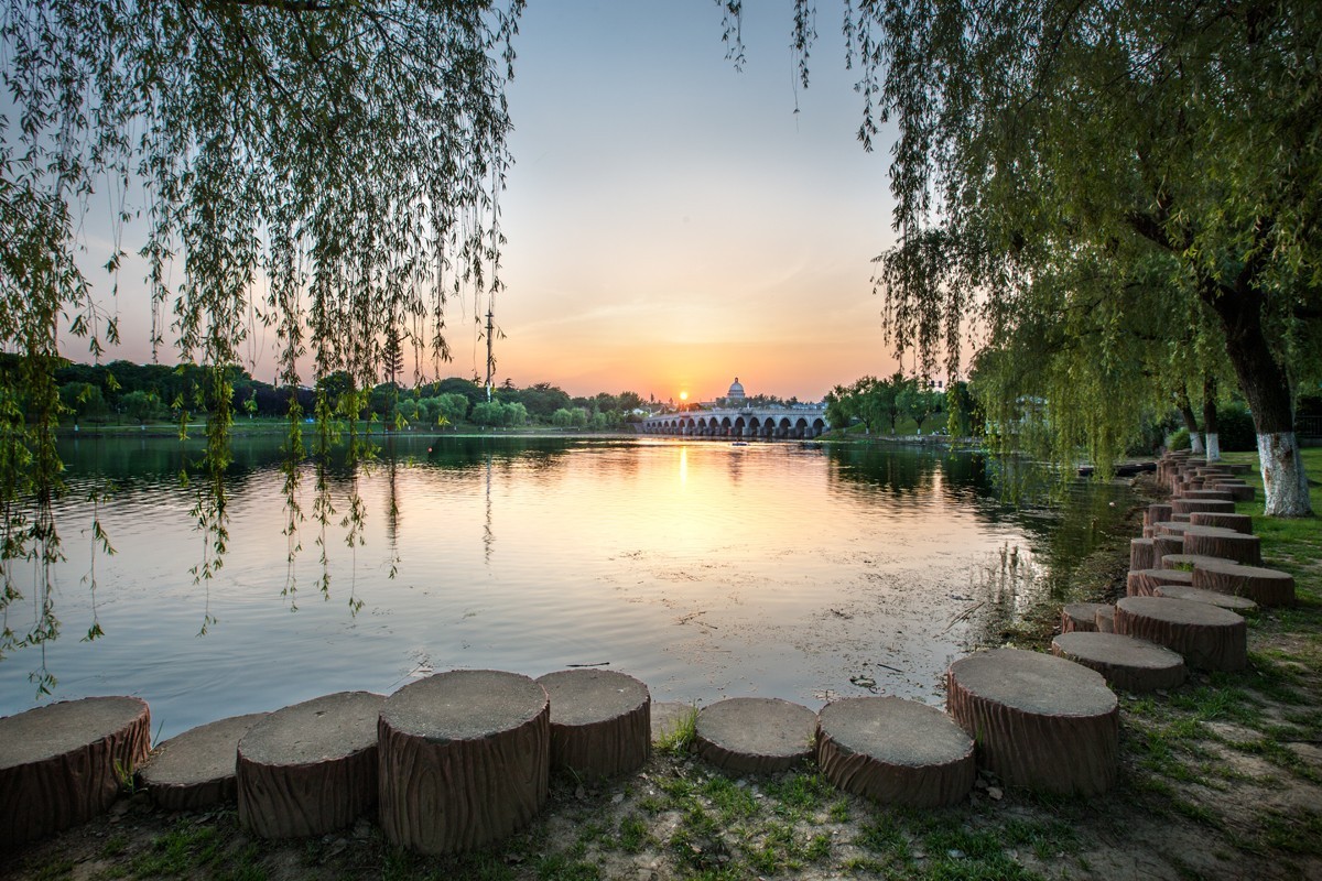 花神湖科帕卡瓦纳海滩位于里约热内卢市的黄金地段,被称为世界上最有