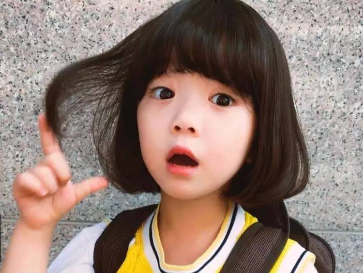 韩国4岁女娃萌化世人,但看完她妈妈后才顿悟
