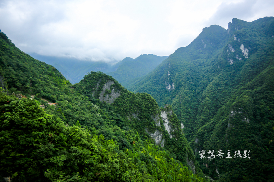 骄阳似火,去武陵山大裂谷那地球上最古老的"伤痕"里纳个凉吧