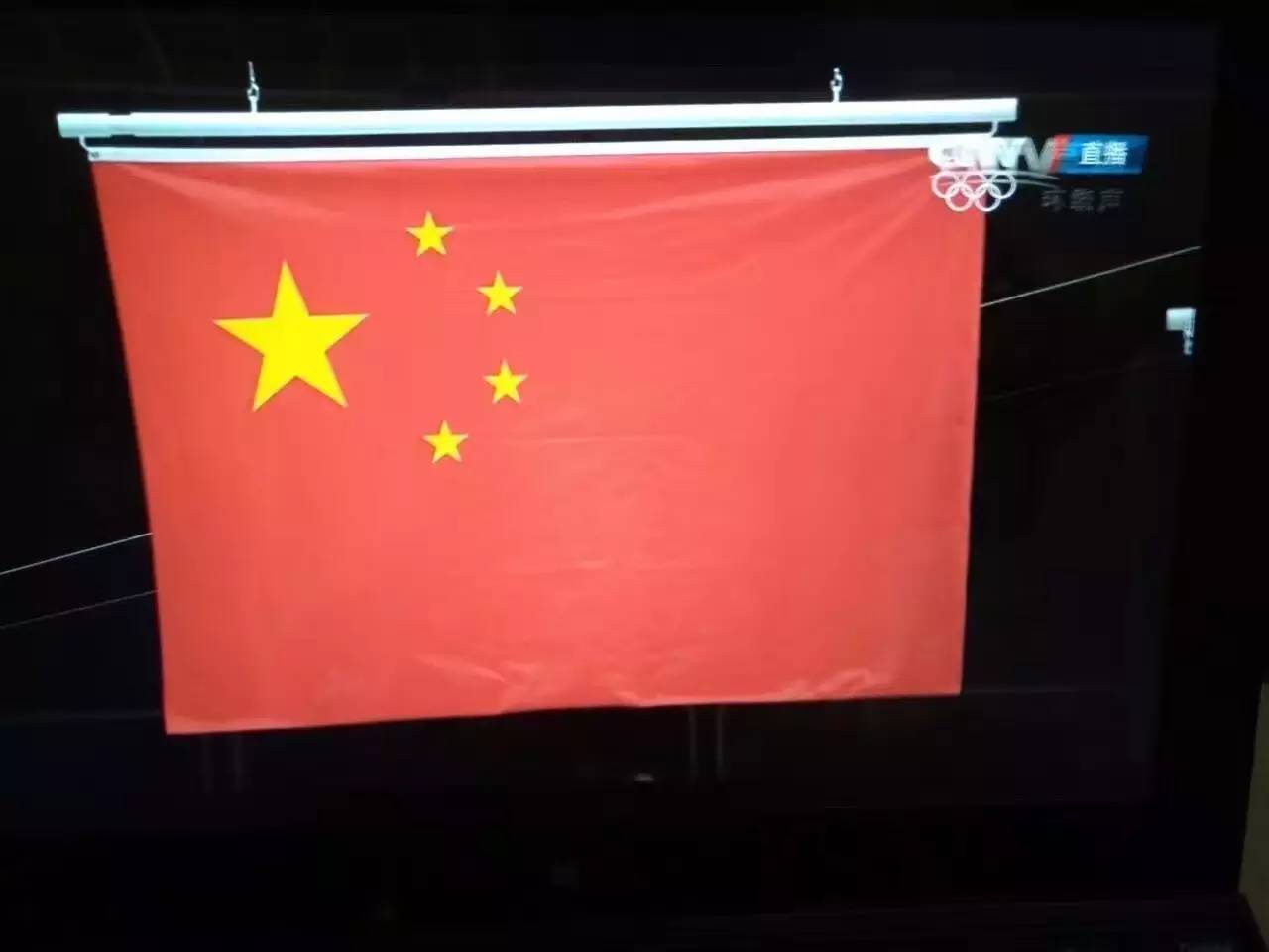 今天的女排夺冠,一个是女排刷屏,一个是过期刷屏,国旗的常识,每个中国