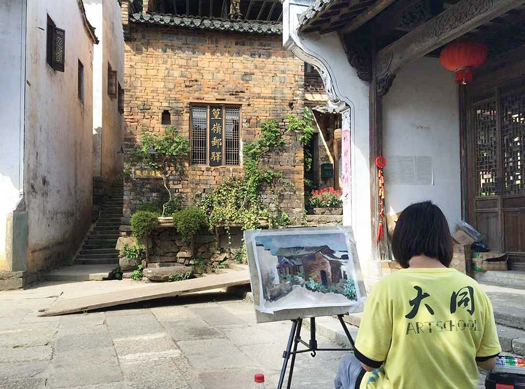 丹阳童画今天美术培训在篁岭旅游写生篁岭,是一个高居山腰中的明清徽