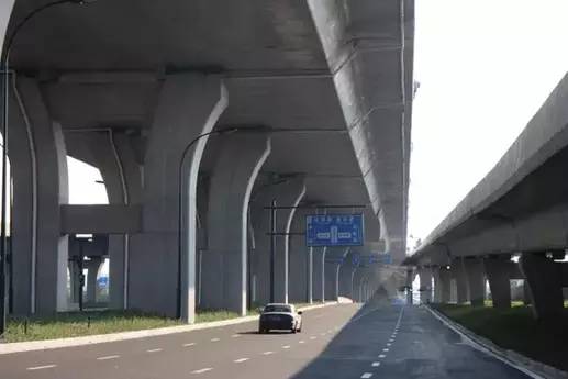 将杭州萧山机场公路改建工程地面道路正式命名为机场城市大道
